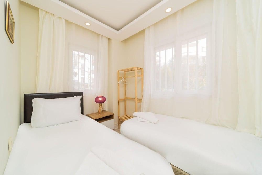 Excellent Flat Close To Kaleici in Muratpasa 1