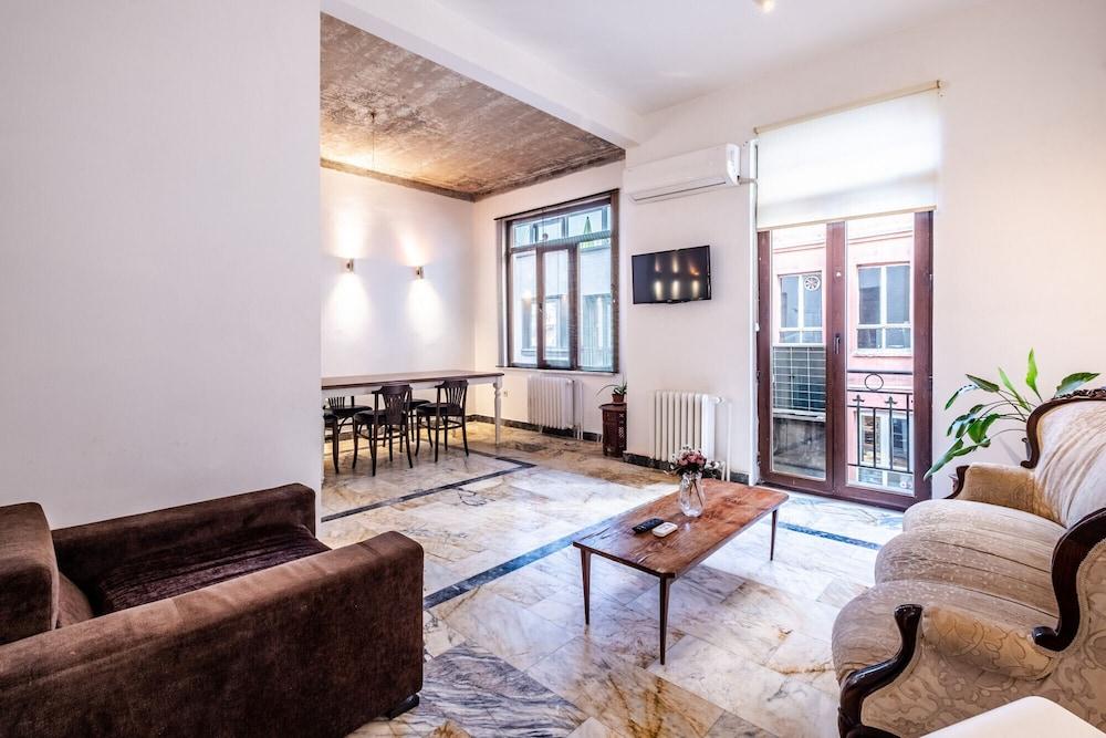 Stylish Flat with Excellent Location in Beyoglu 2