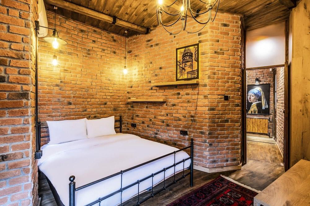 Flat with Galata Tower View Near Sishane Metro 2