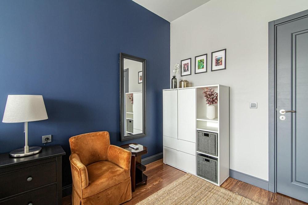 Modern Apartment in Beyoglu with Balcony 2