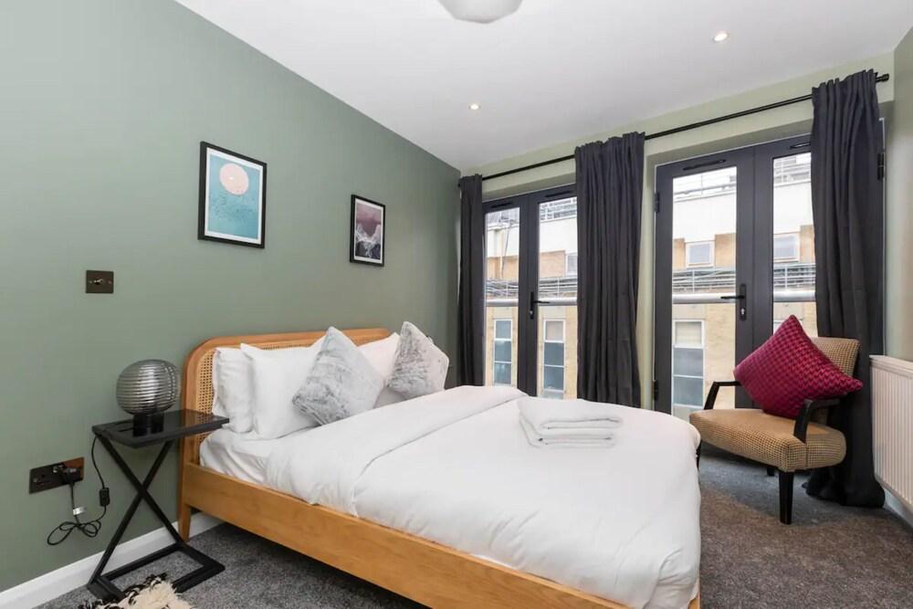 Stylish & Luxurious 2 Bedroom Flat - Shoreditch 2