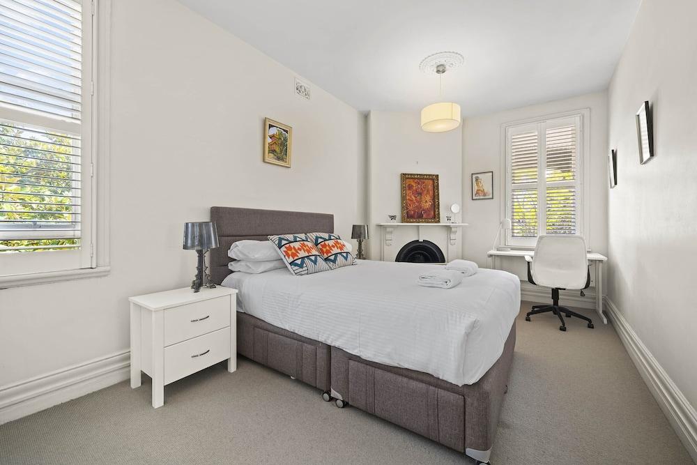 Light Filled Charming Townhouse 2