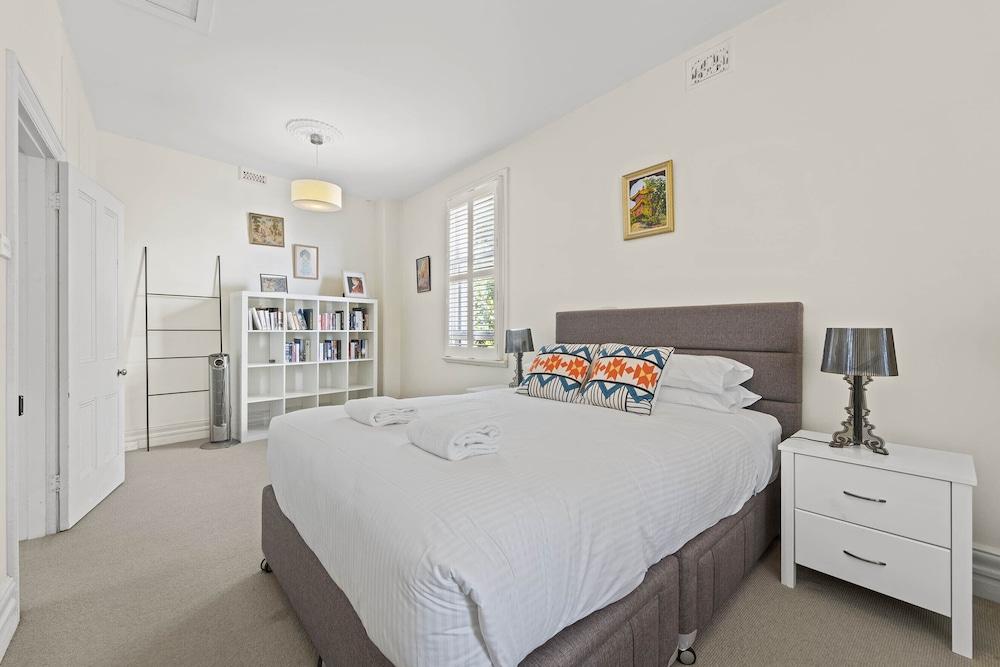 Light Filled Charming Townhouse 1