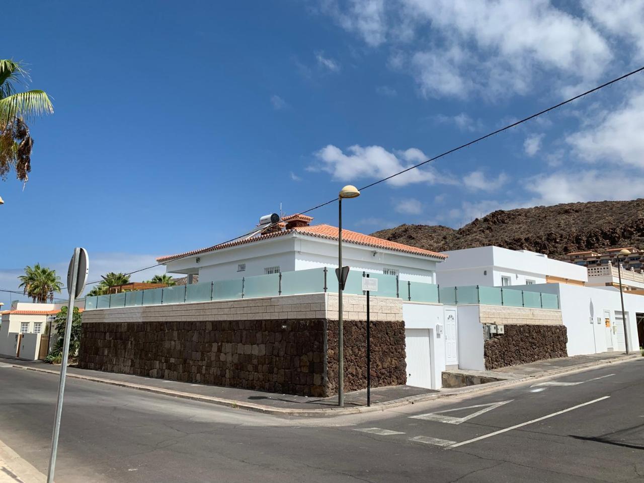 Luxurious 5* Villa - 300m2 - Private Heated Pool - Garage - Wifi 1