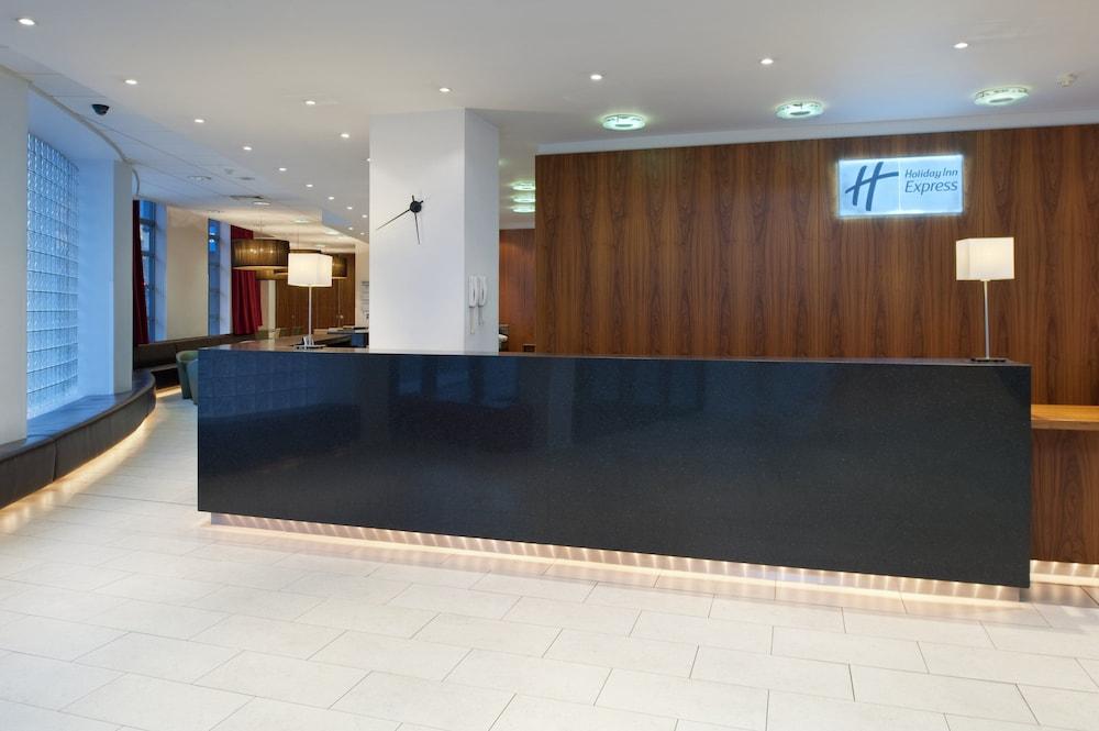 Holiday Inn Express London City 1