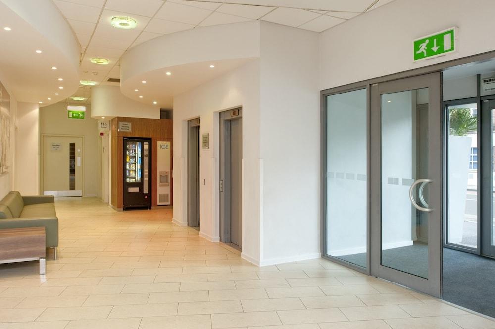 Holiday Inn Express London City 2