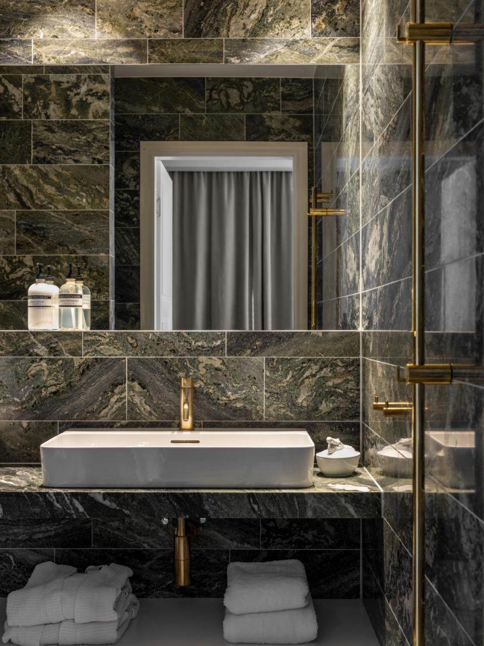 Spinoza Suites (Adults Only) 2