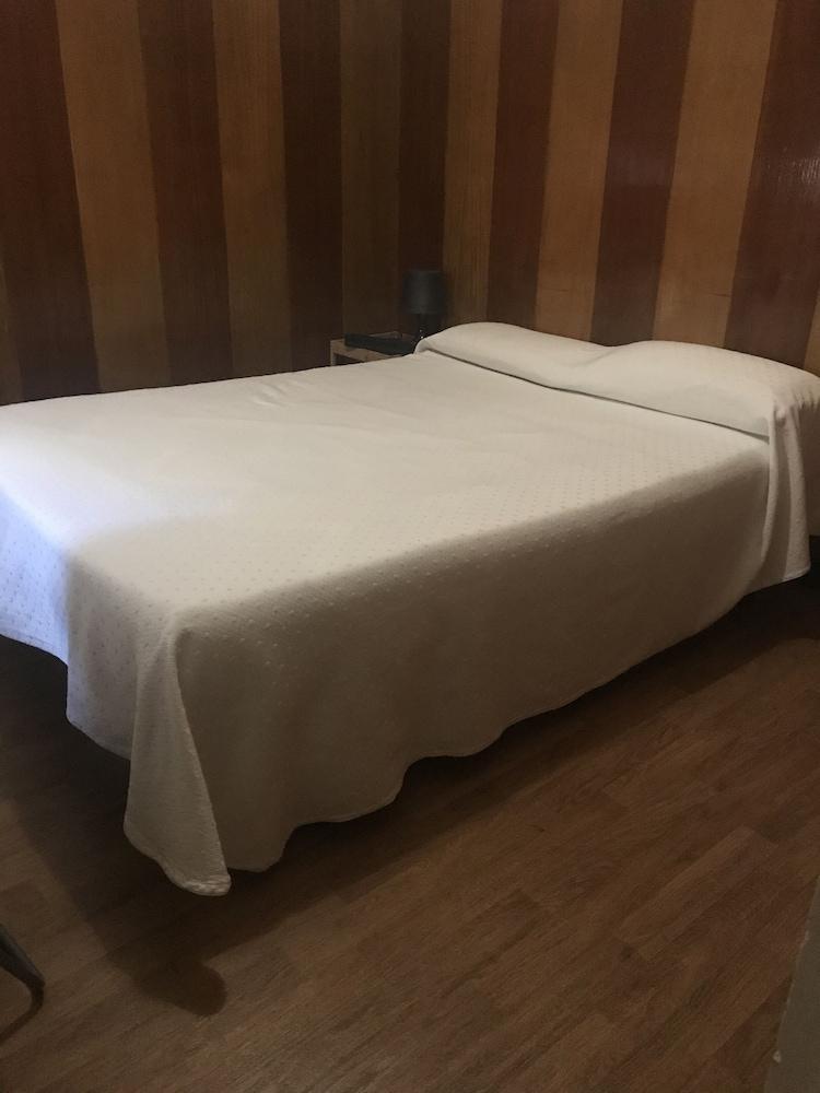 Hostel Turistic Castell 2