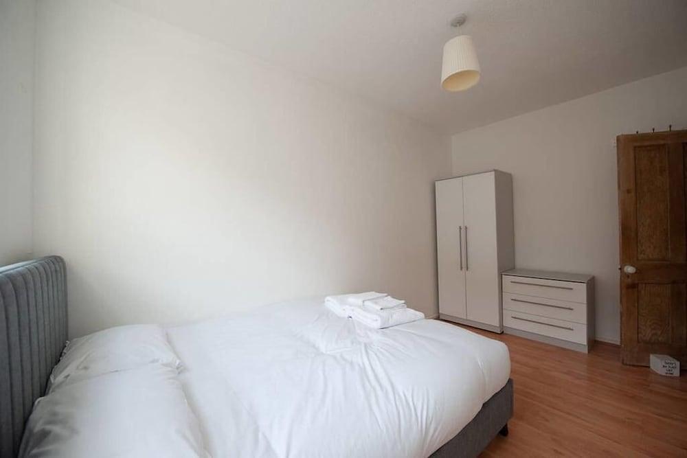 Central London 2br Apartment in Waterloo 1