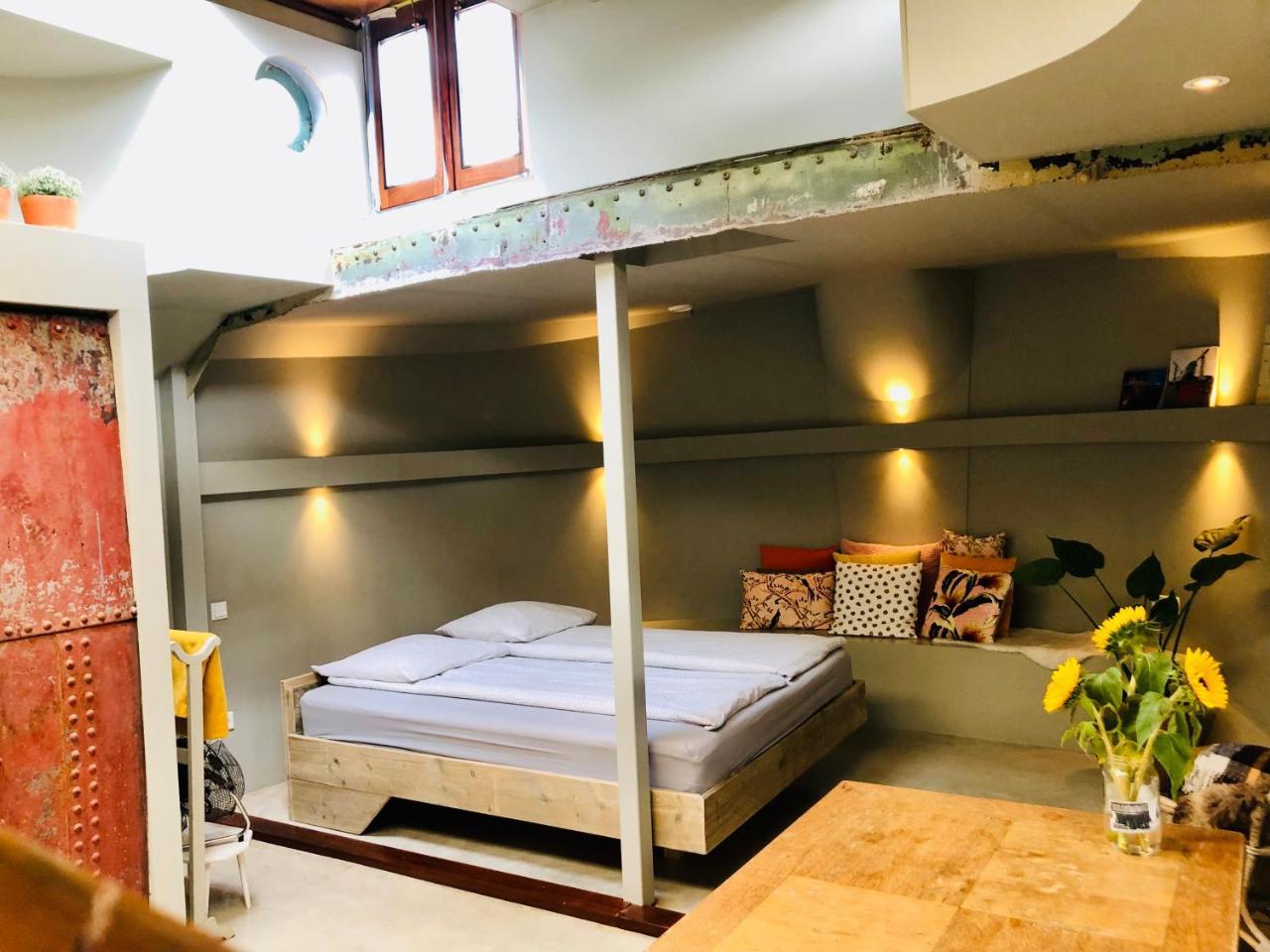 Houseboat Tante Piet 2