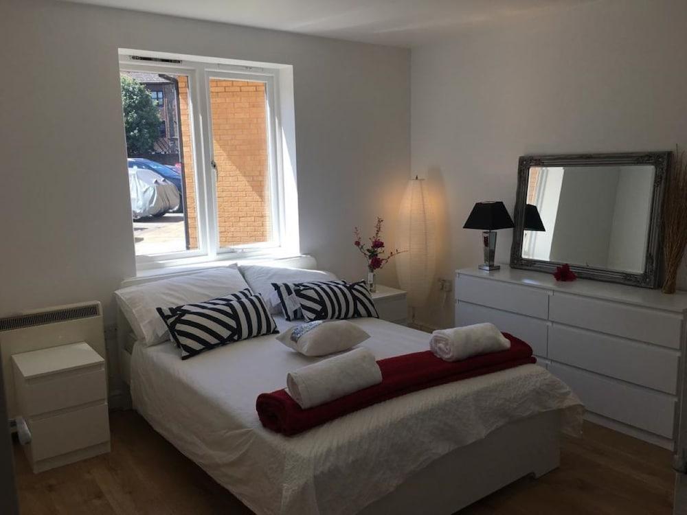 2 Bed Flat, Dedicated Workspace, Parking, 4ktv 1