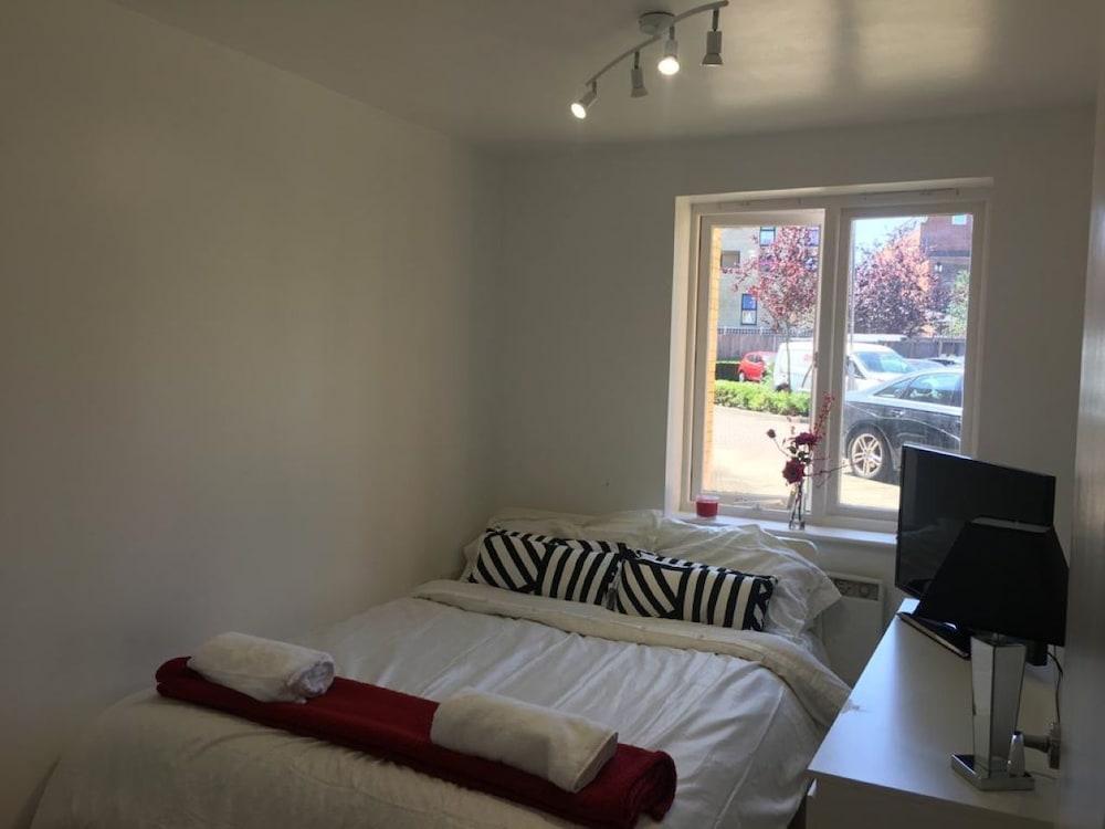2 Bed Flat, Dedicated Workspace, Parking, 4ktv 2