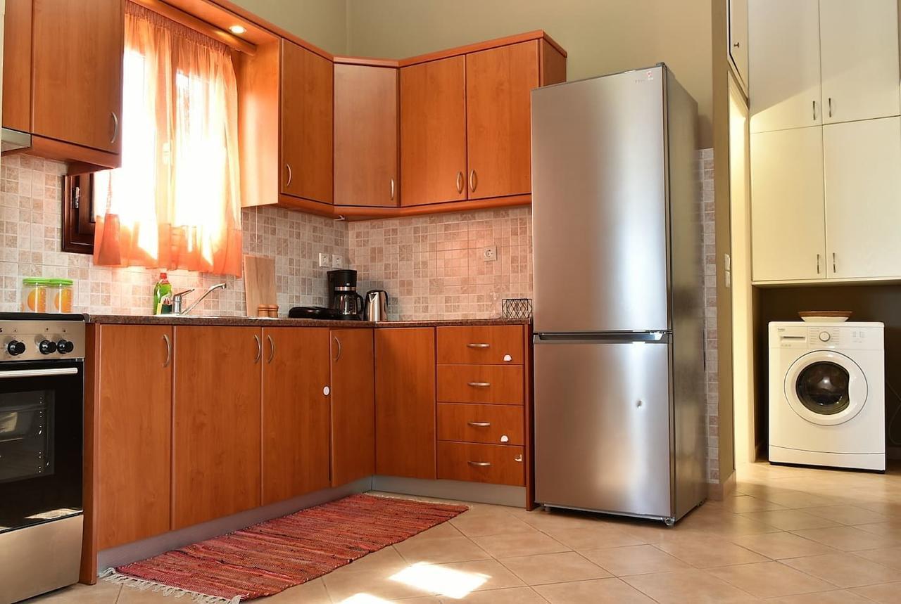 Theoni's Santorini Views 1