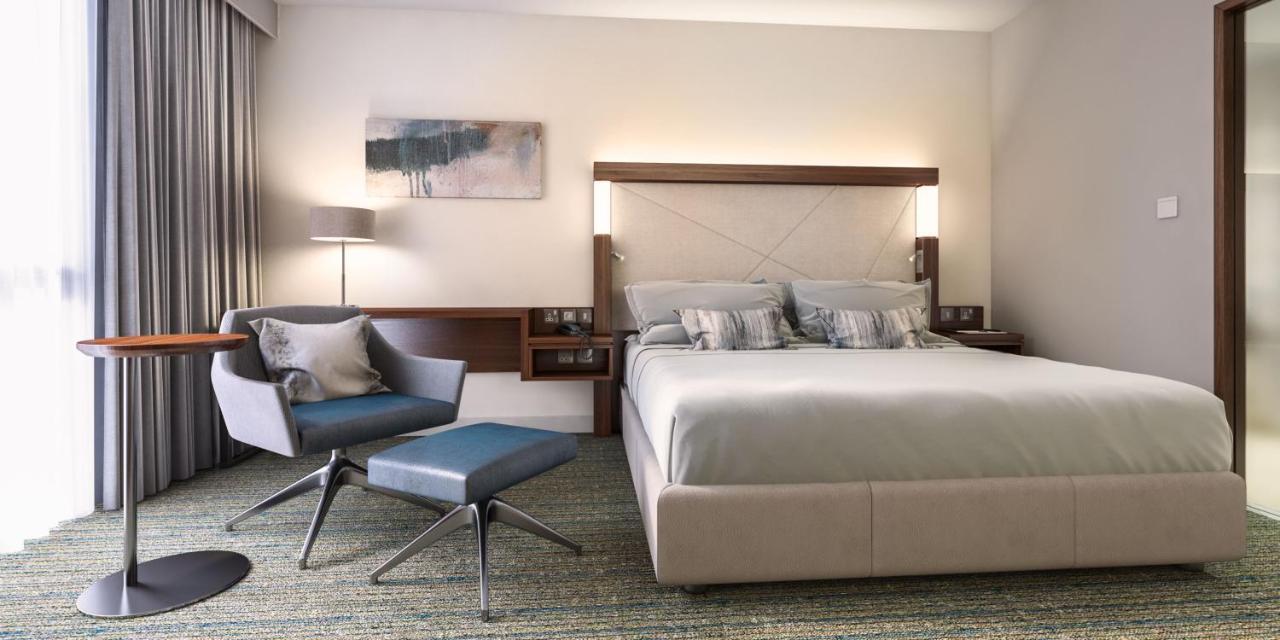 Courtyard by Marriott London City Airport 2