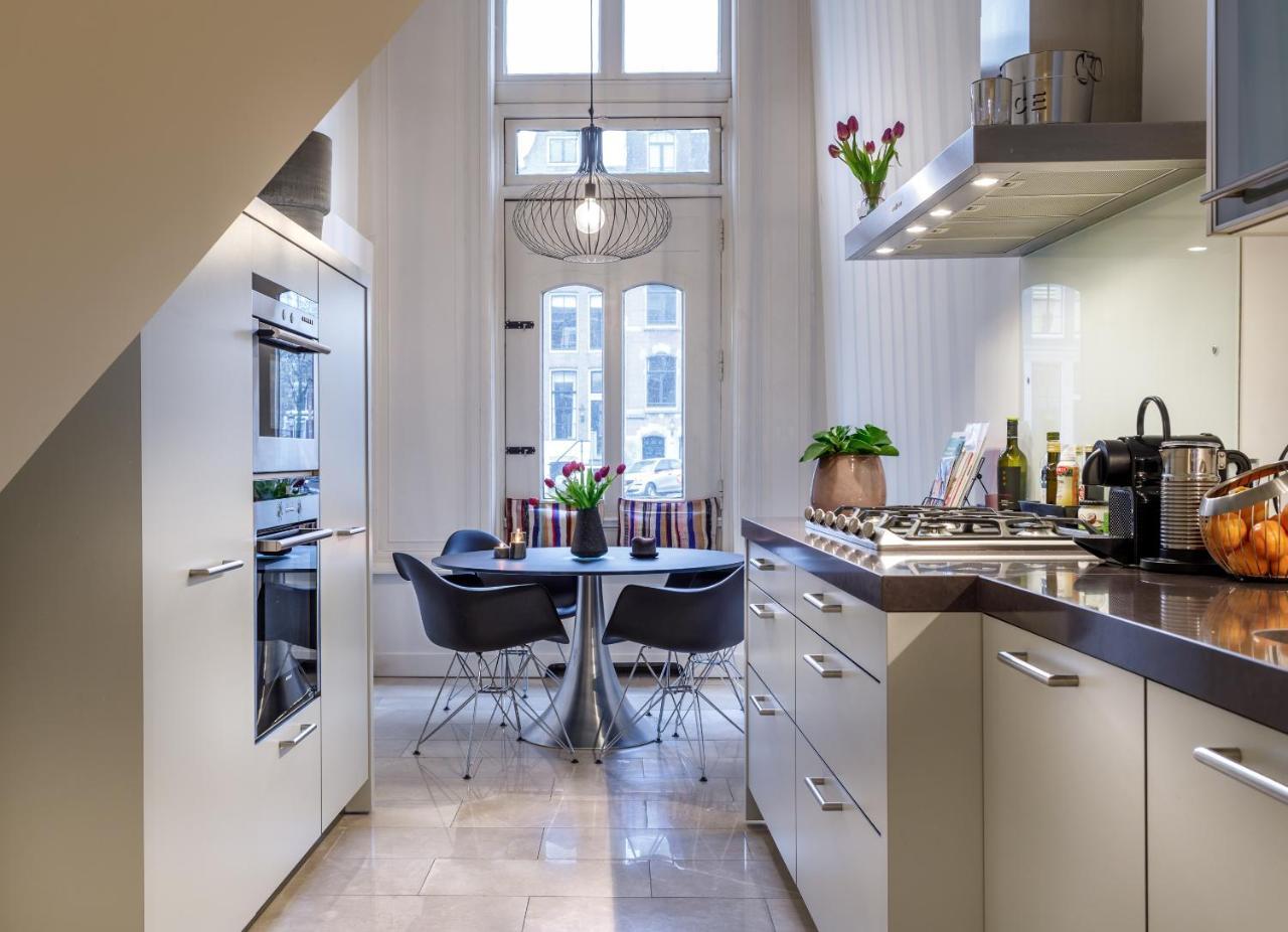 18th Century Groundfloor Canal House with Patio/Garden 2