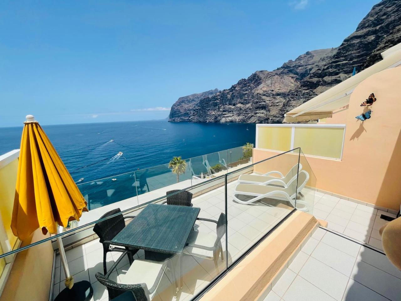 Magnificent Apt. with Sea View, Cliff & Marina 1
