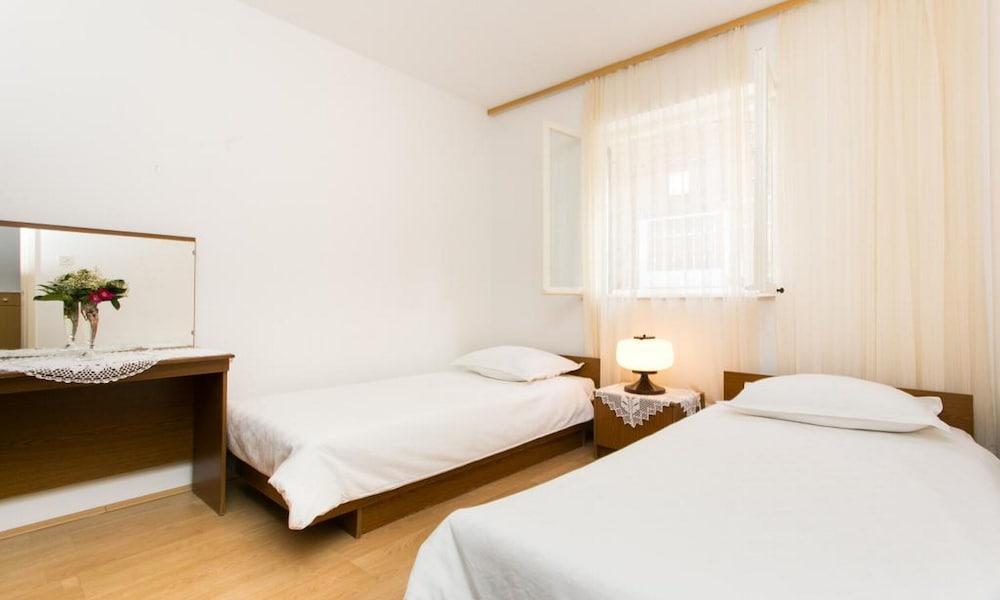 Apartman Debos 2