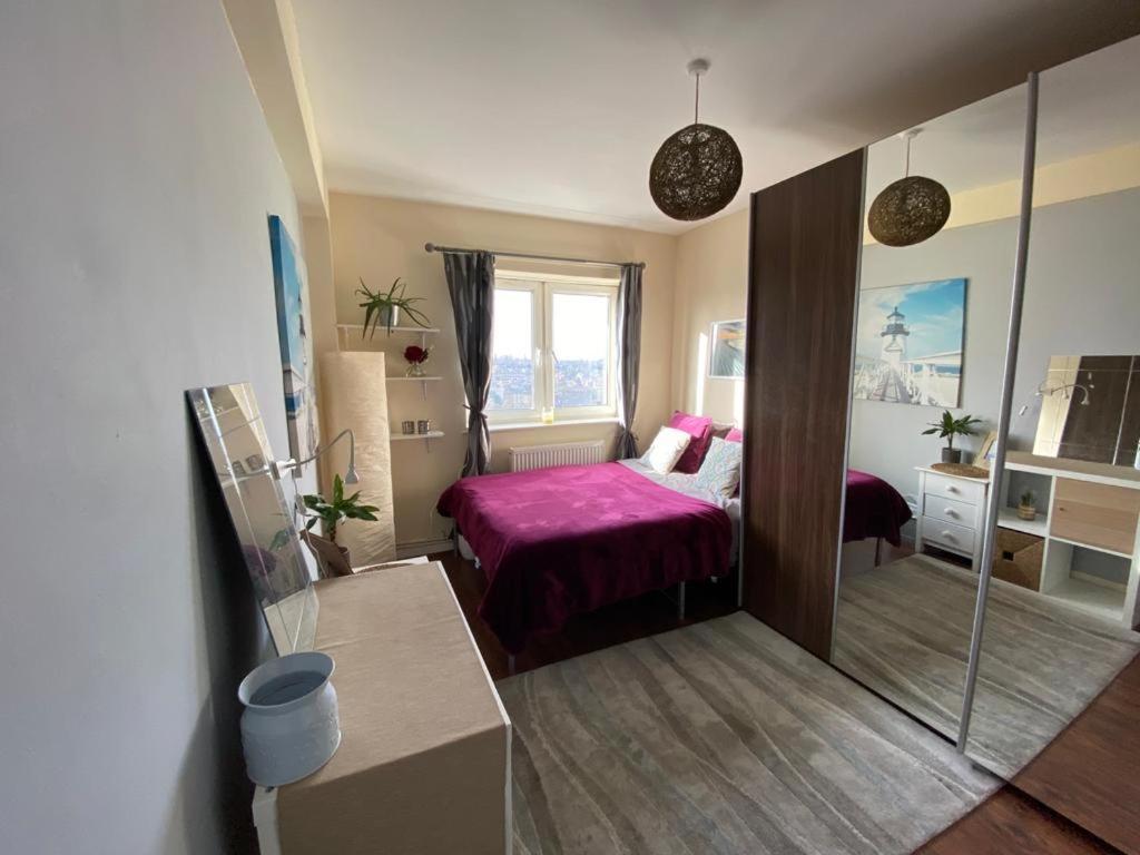 Large Comfortable Double Room Close To Woolwich And Greenwich, London 1