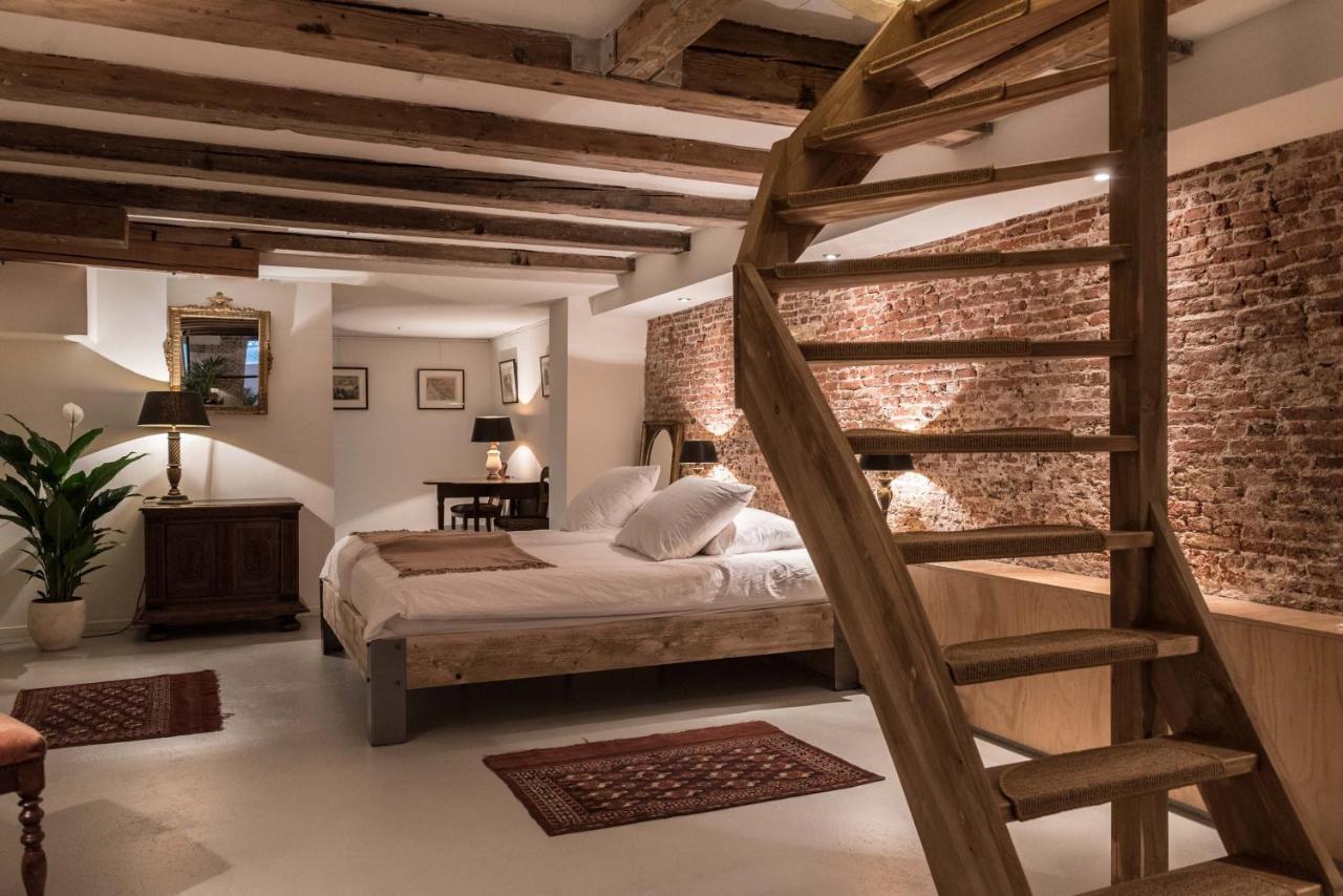 Classy Room 17th C Canalhouse 1