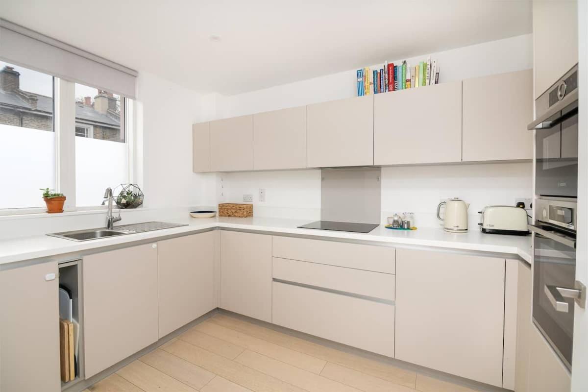 Lovely Modern 3 Bedroom Gem in South East London! 2