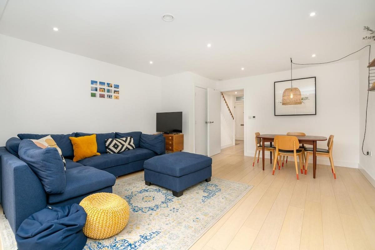 Lovely Modern 3 Bedroom Gem in South East London!