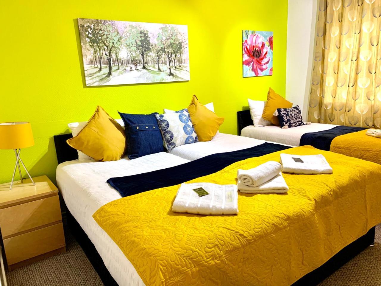 Spacious London Excel 2 Bedrooms, Separate Reception, Kitchen, Full Apartment 2