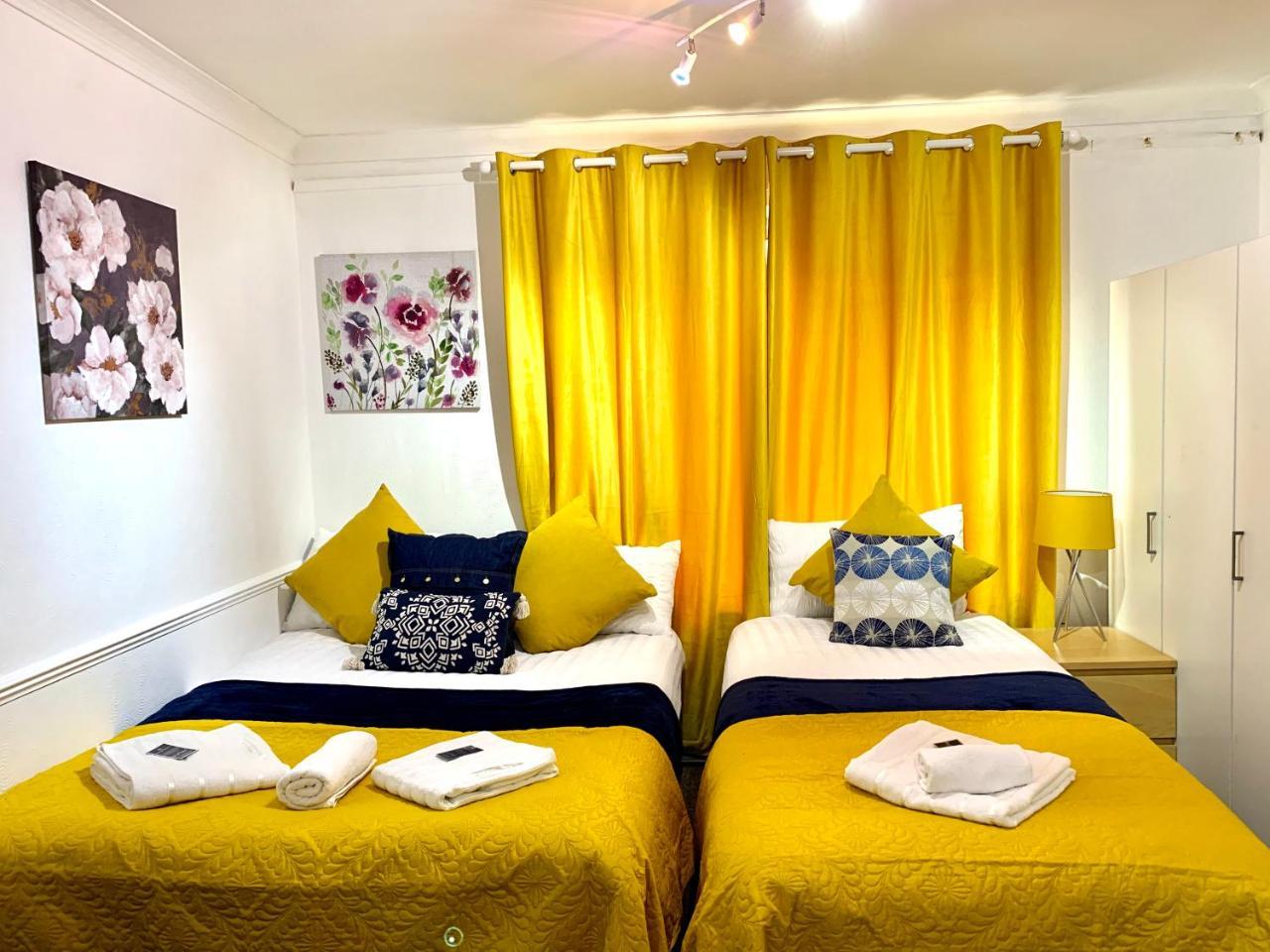 Spacious London Excel 2 Bedrooms, Separate Reception, Kitchen, Full Apartment 1