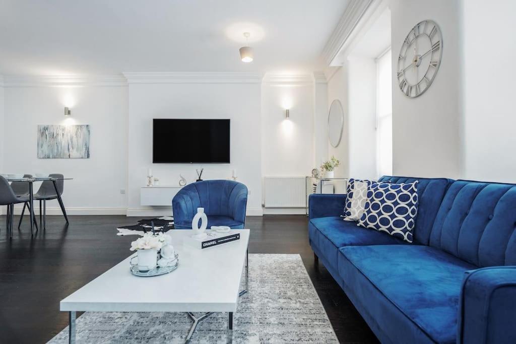 Sir Hans Residence Opposite Harrods with AC