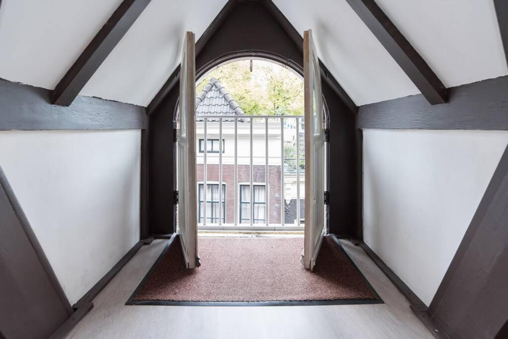 Redlight District Smokers Friendly Private Studio (Adults Only) 1