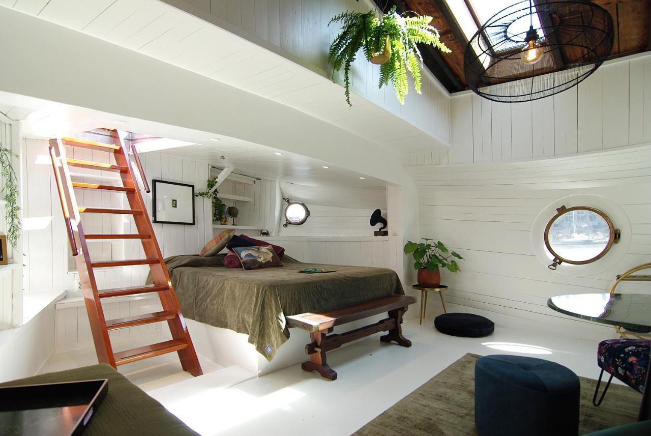 Najade Eco Houseboat 1