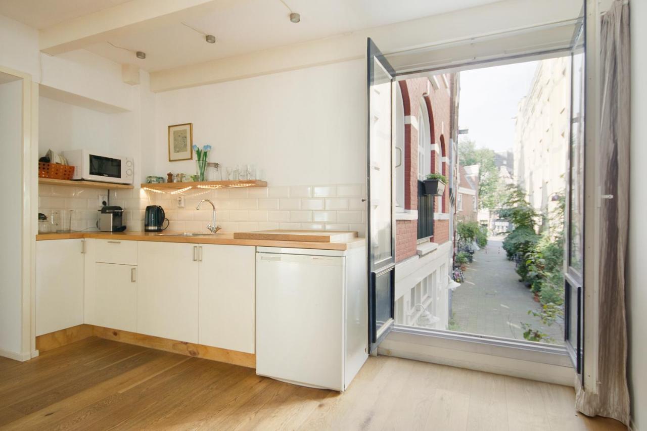 Green Alley Studio (Adults Only) 1