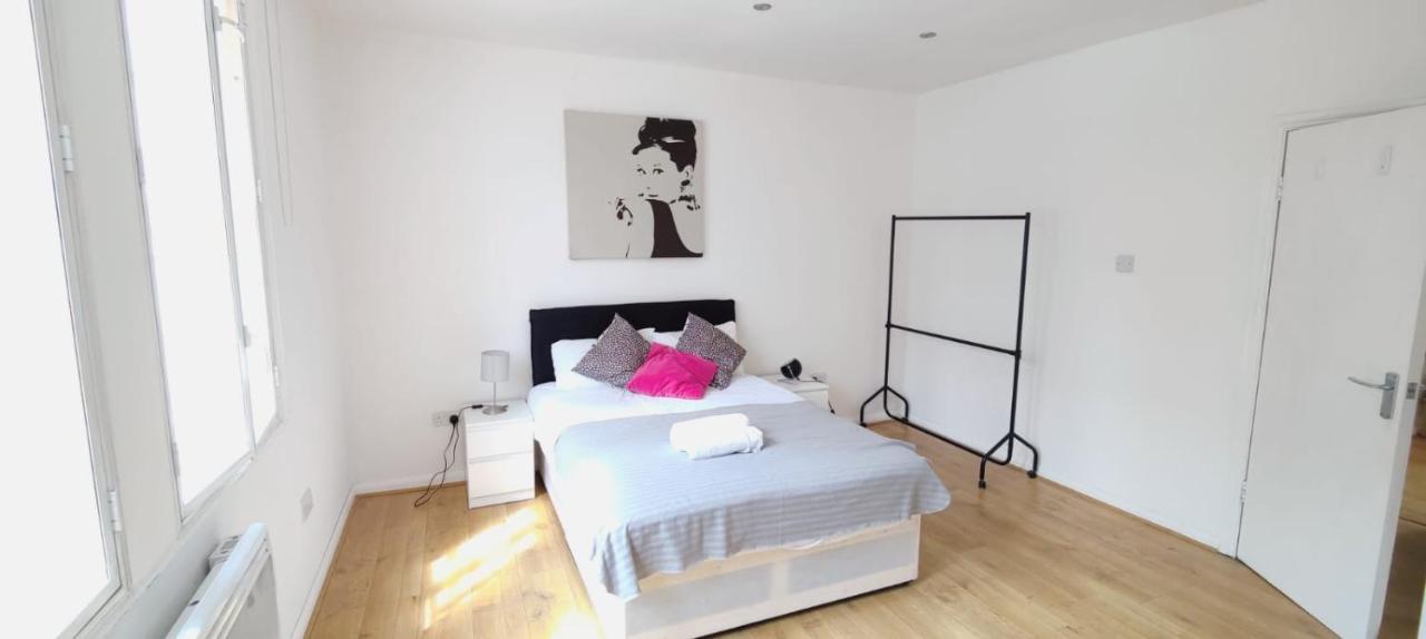 Spacious 3 Bed Flat Near Liverpool Street, Spitalfields 2