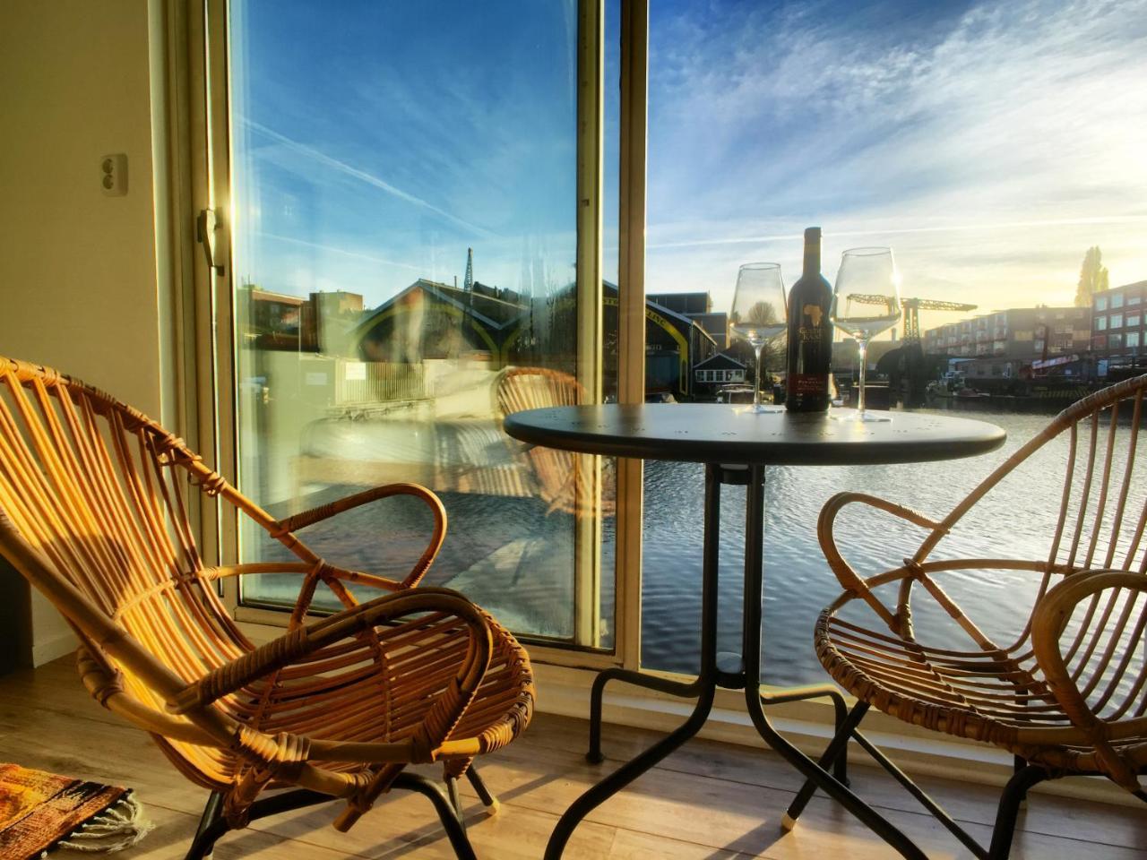 Houseboat Concordia B&B (Adults Only)