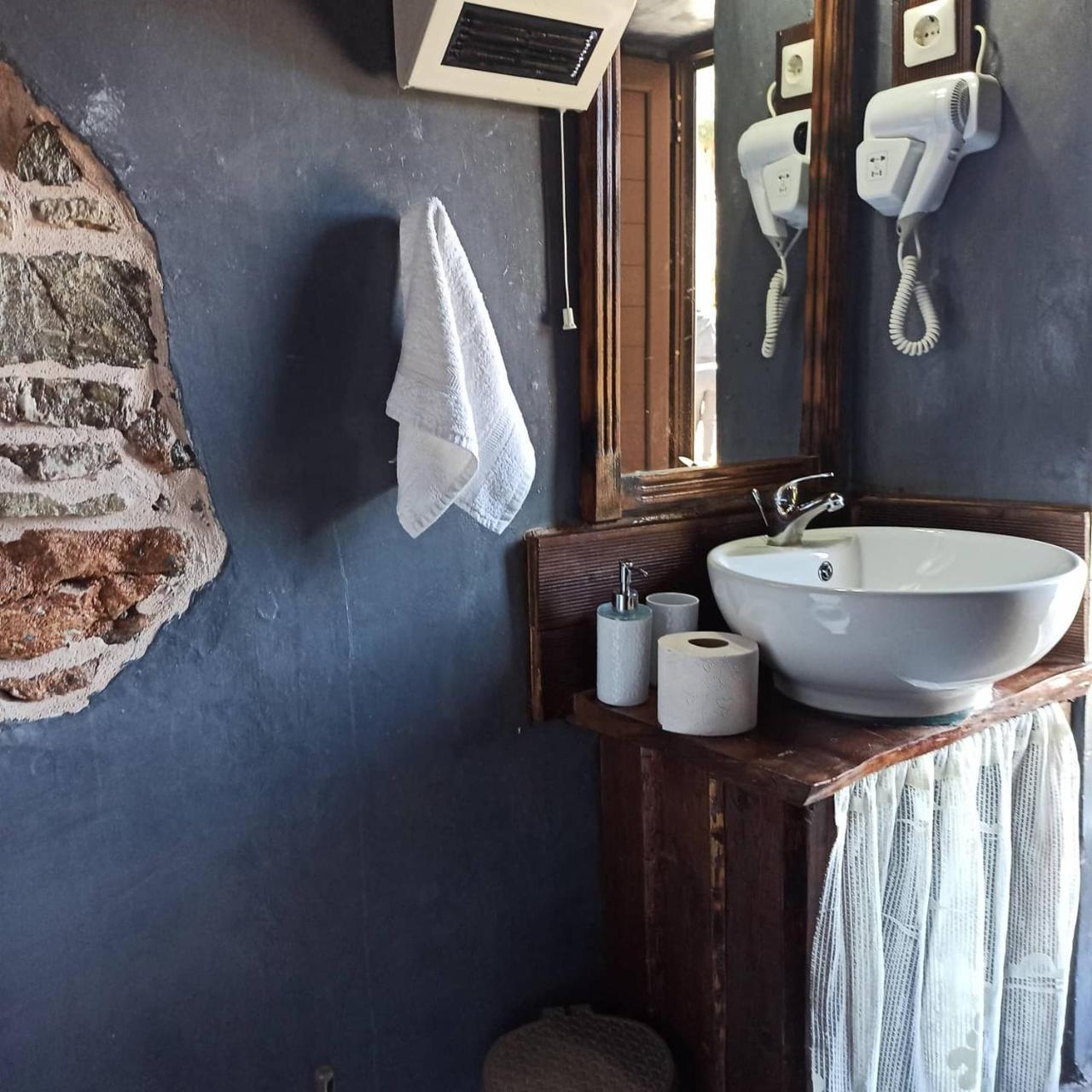 Areti's Traditional House 1