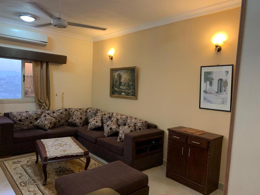 شقة سكنية ذات طابع عائلى متميز بها كافة الامكانيات من فلتر ماء وواى فاى