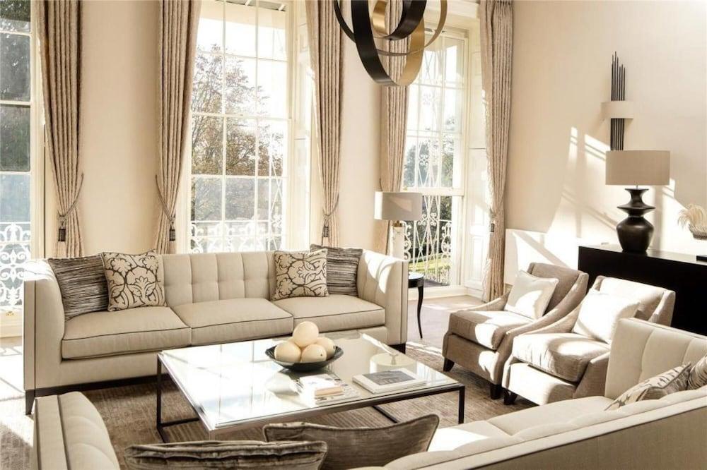 Belgravia Mews House with Pool 2