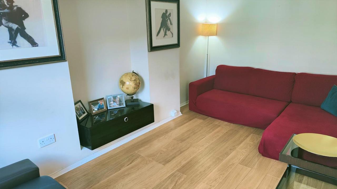 Pimlico Sw1 - Location Location! Light And Spacious One Bedroom Apartment in a Stunning Victorian Building. Great Storage! 2