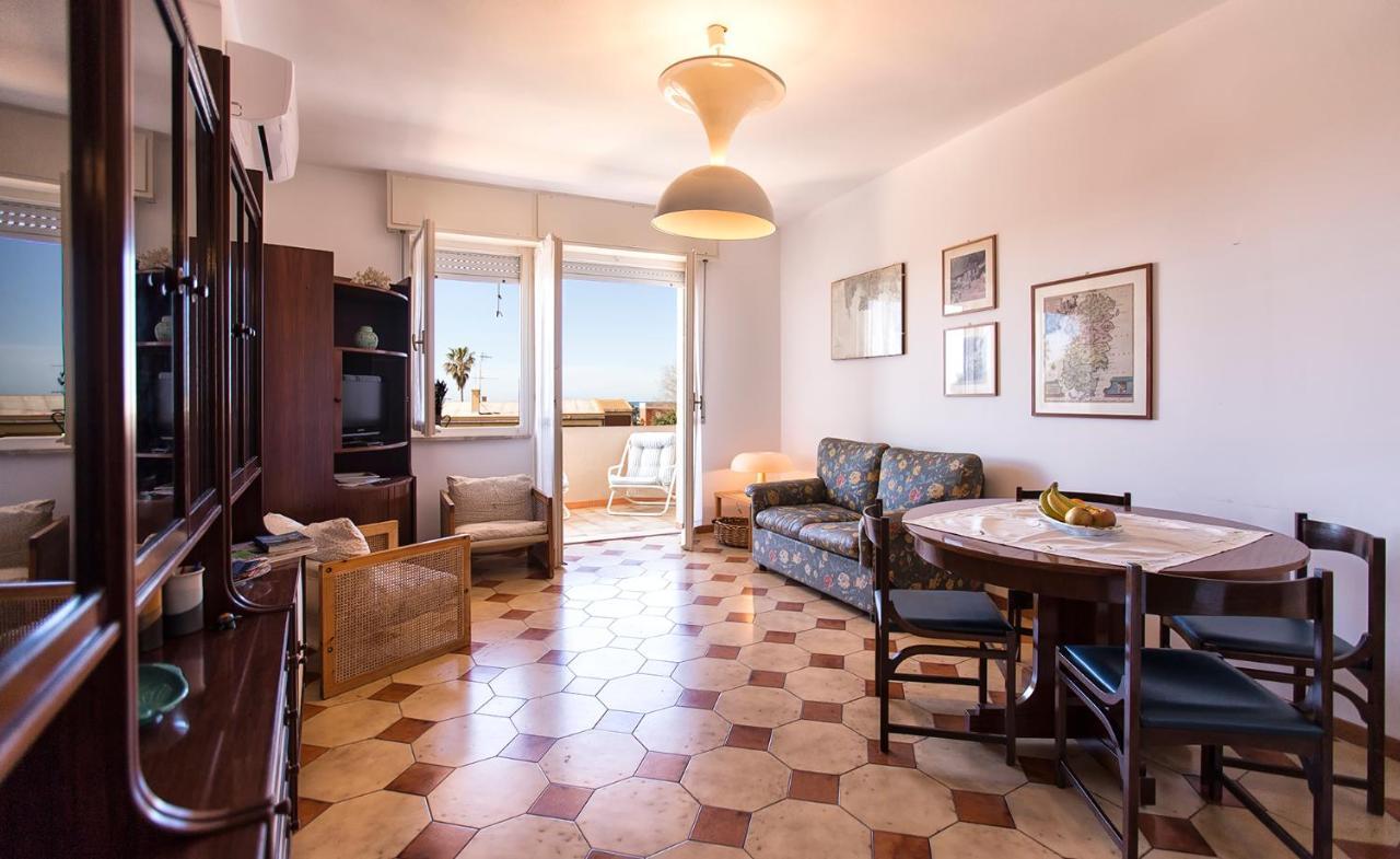 A Glance at the Sea 1