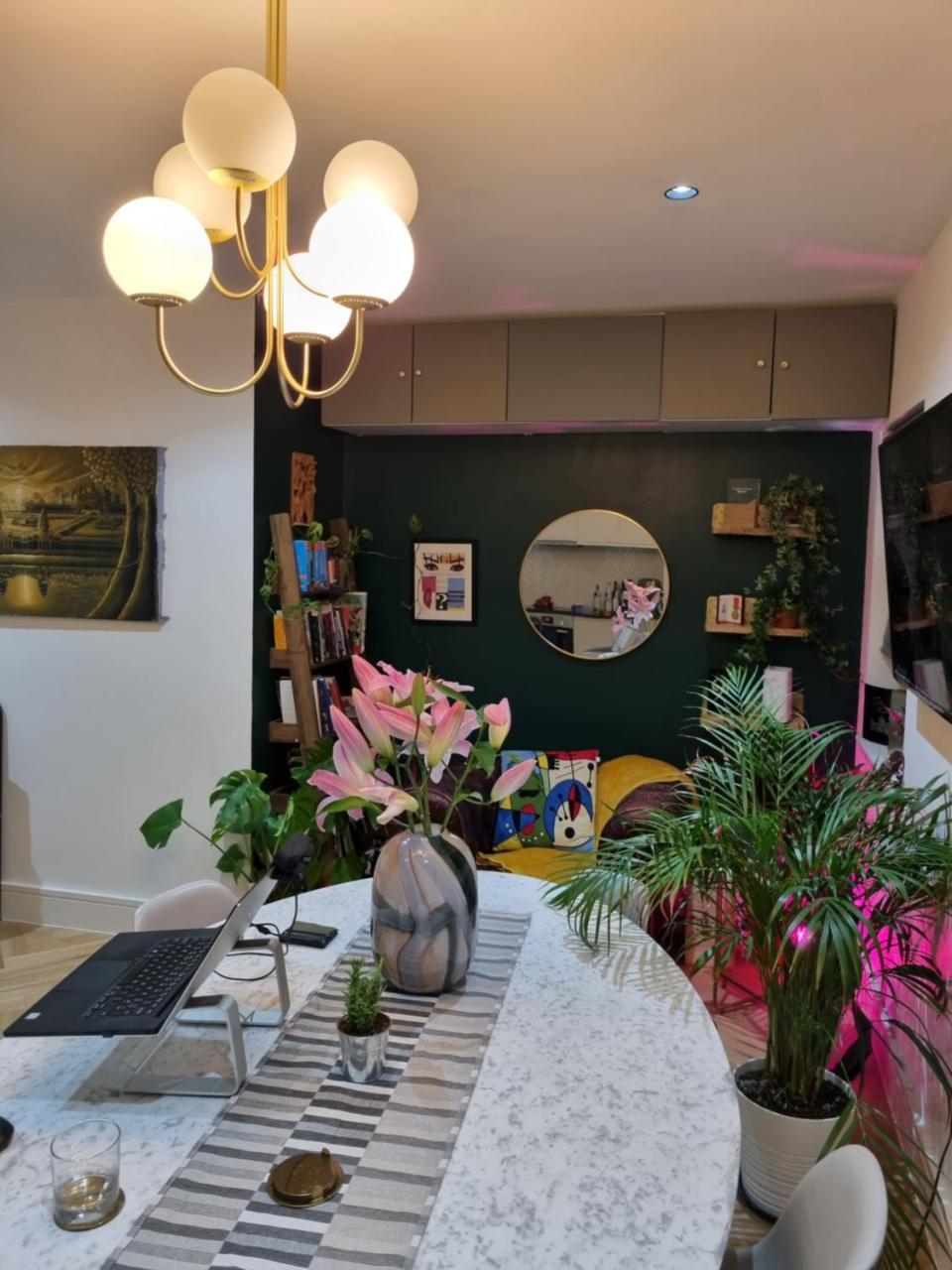 Bright Spacious Apartment in the Park