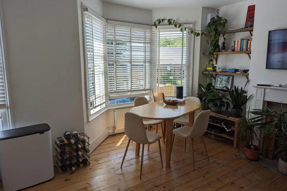 Stylish 2 Bedroom Apartment in Peckham 2