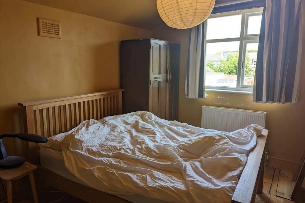 Stylish 2 Bedroom Apartment in Peckham