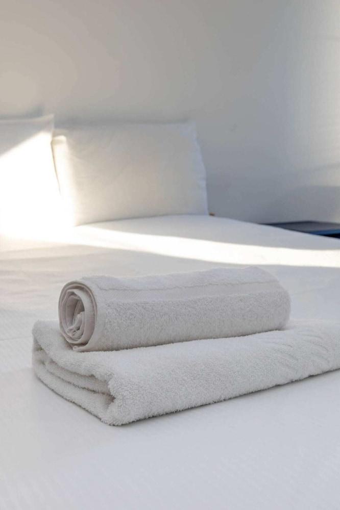 Stylish 2 Bedroom Flat in Canada Water 2