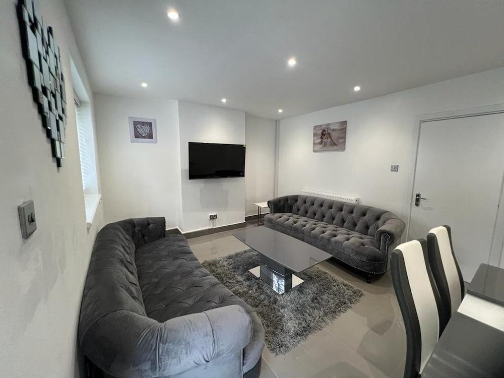 Modern Executive 2-Bed Apartment in London