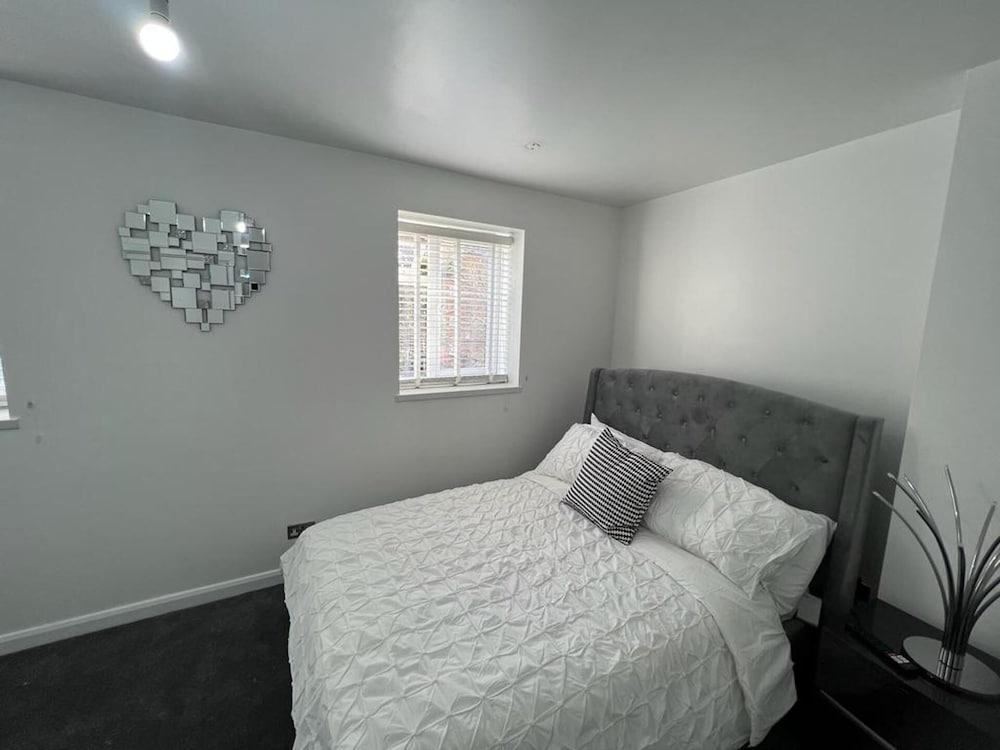 Modern Executive 2-Bed Apartment in London 1