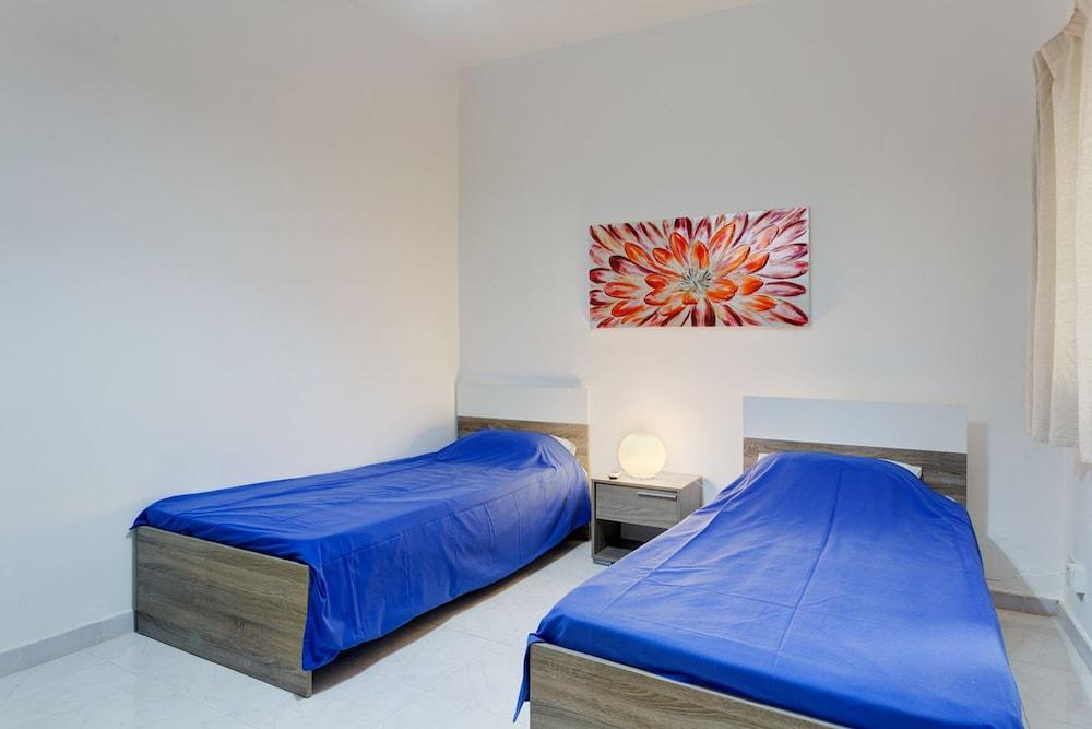 Seafront Apartment in Sliema Wt Breathtaking Views 1