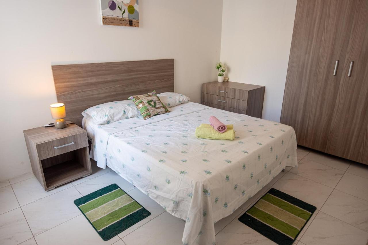 Seafront Apartment Between Valletta And Sliema 2