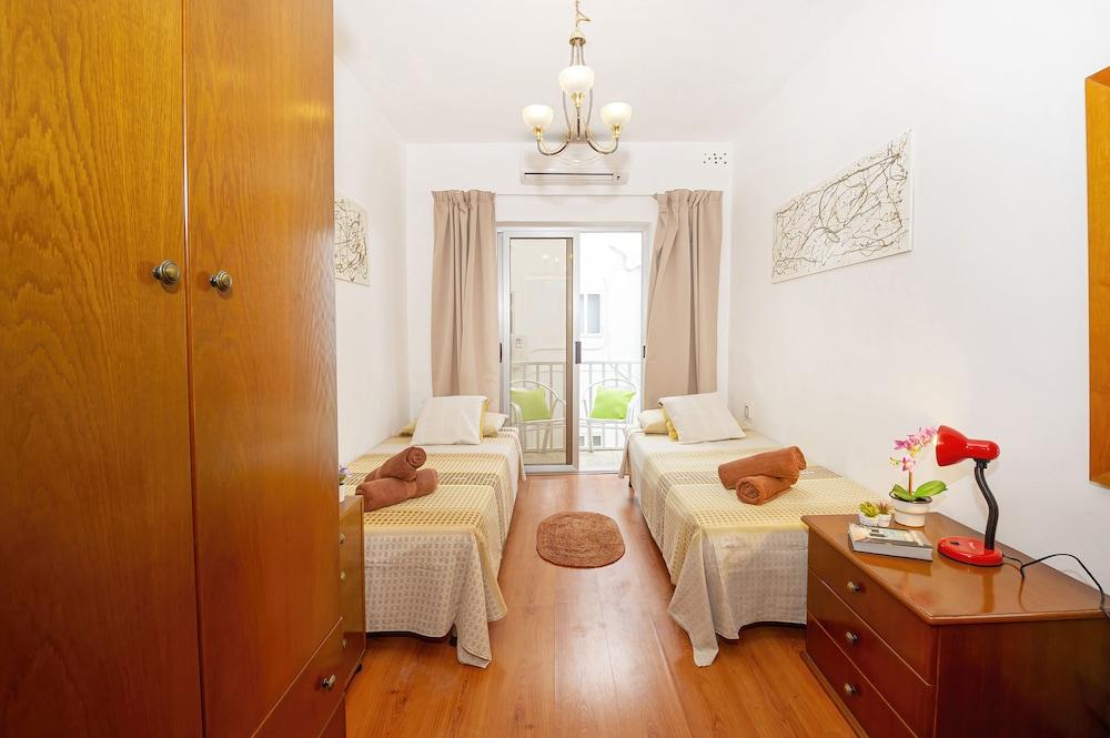 Spinola Bay Apartment by Getaways Malta 2