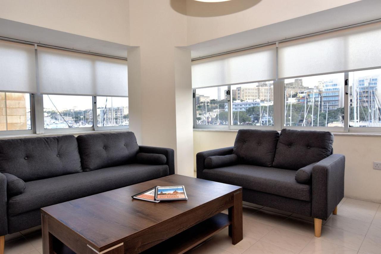 Bright And Spacious 2 Bedroom Apartment with Harbour View - 3 2
