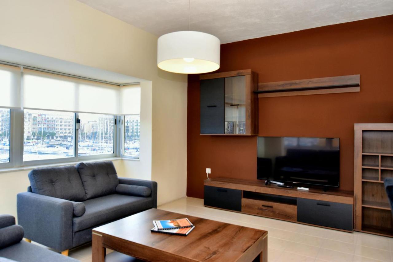 Bright And Spacious 2 Bedroom Apartment with Harbour View - 3