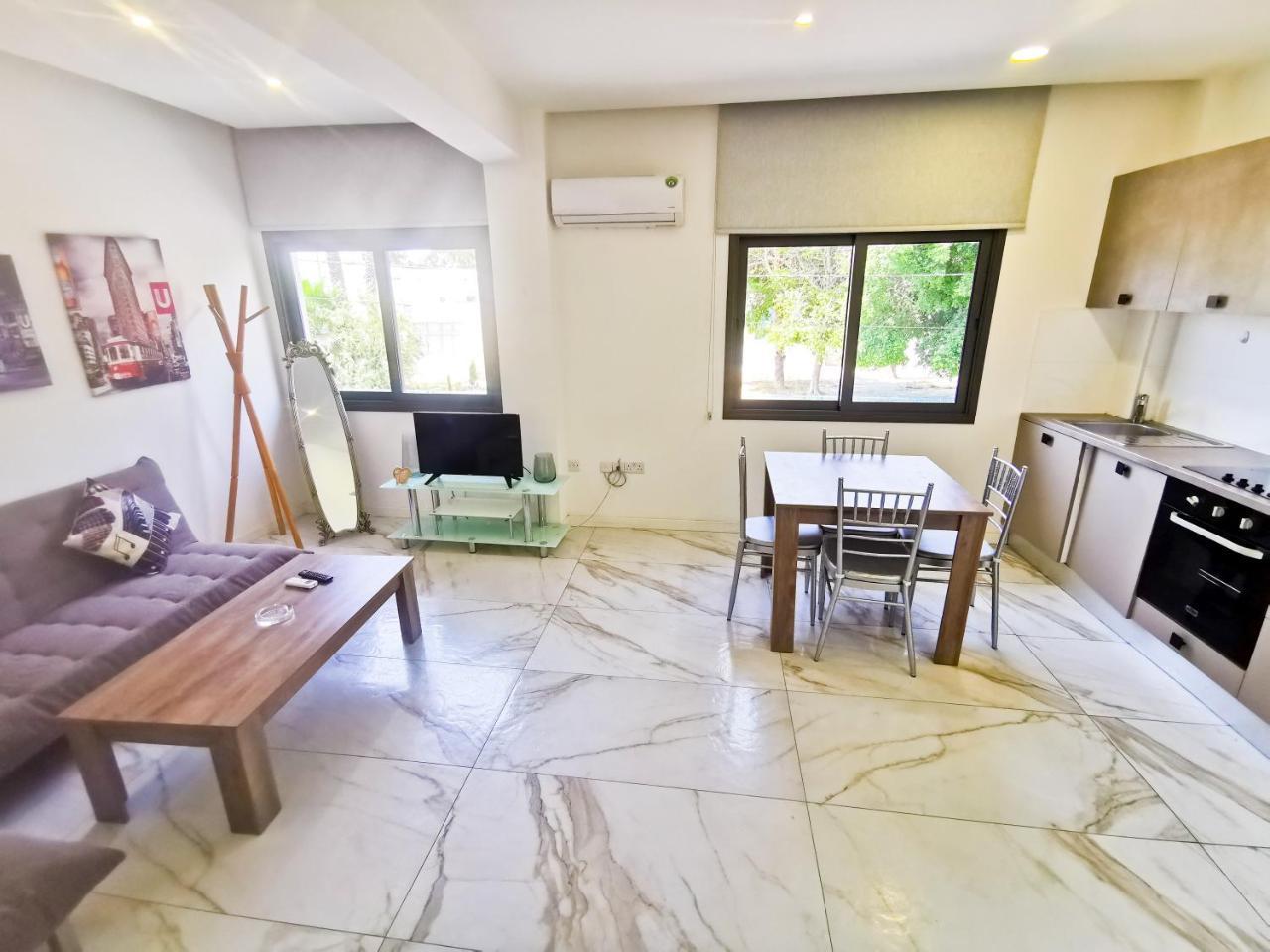 Mimi's Sunny Beach Apartment 2